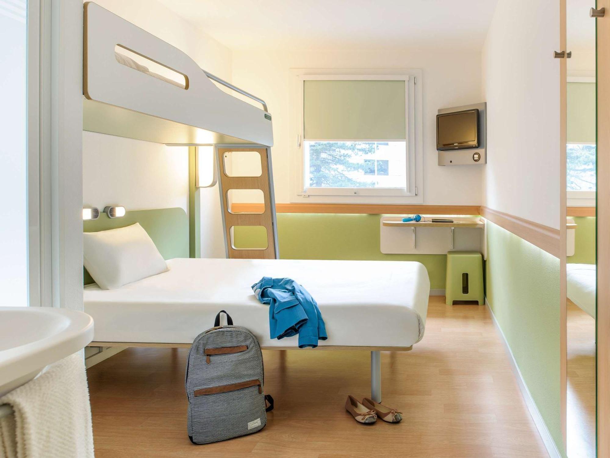 Ibis Budget Givet Exteriör bild