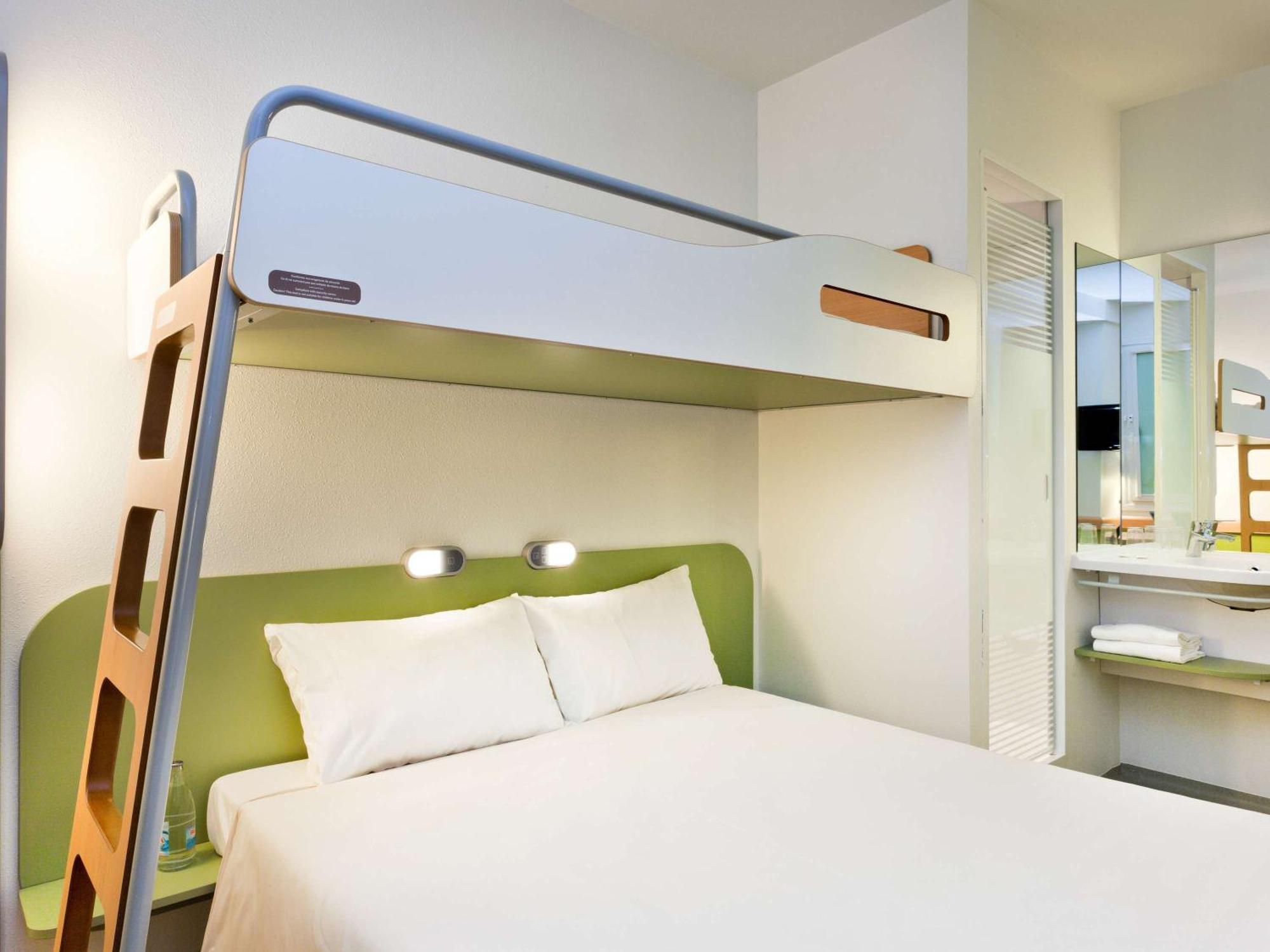 Ibis Budget Givet Exteriör bild